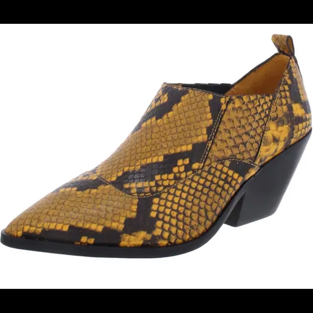 Vince C Fashion ankle bootie!